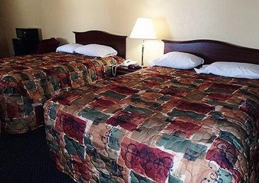 Hotel Rodeway & Hwy 64