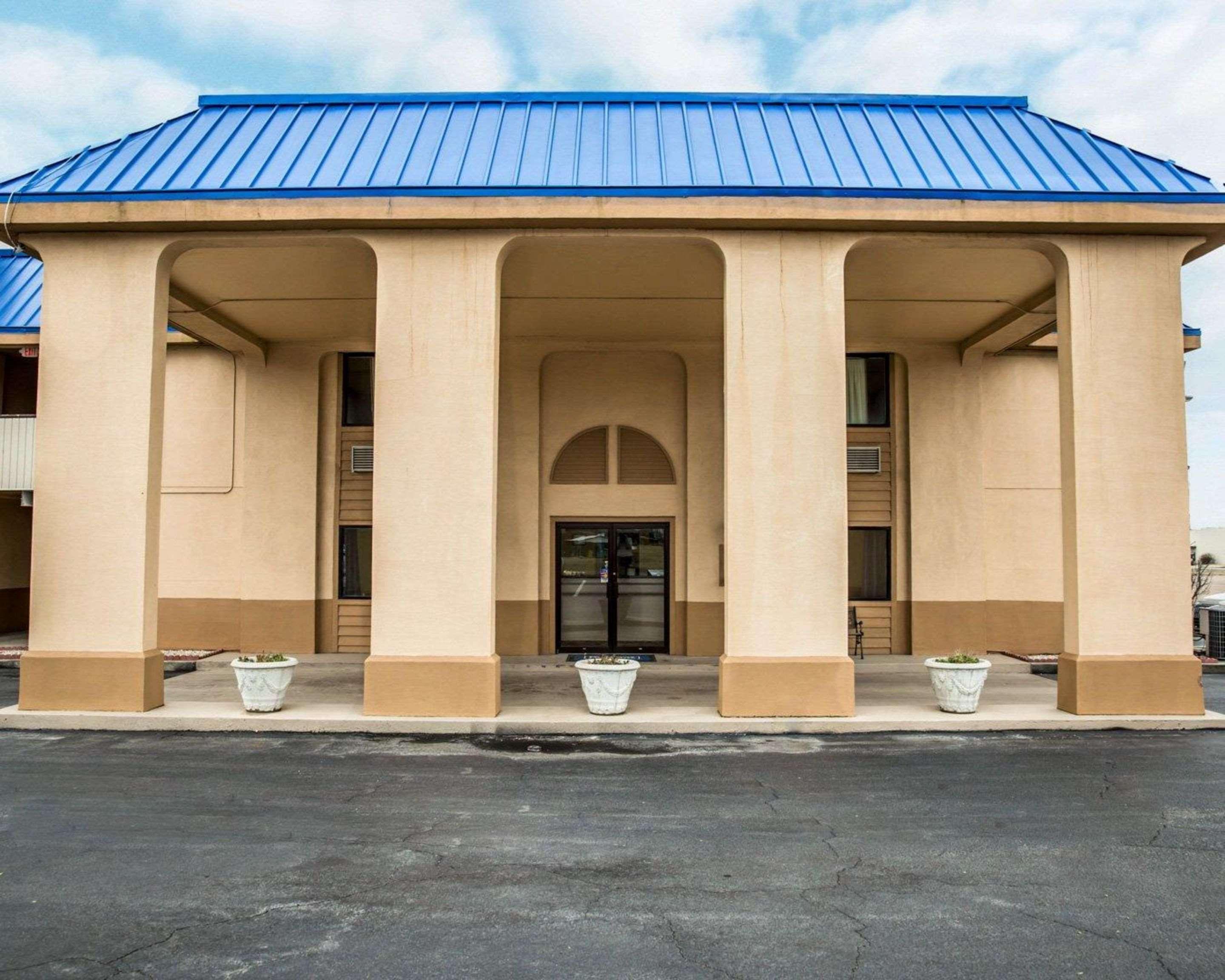 Hotel Rodeway & Hwy 64 Plymouth
