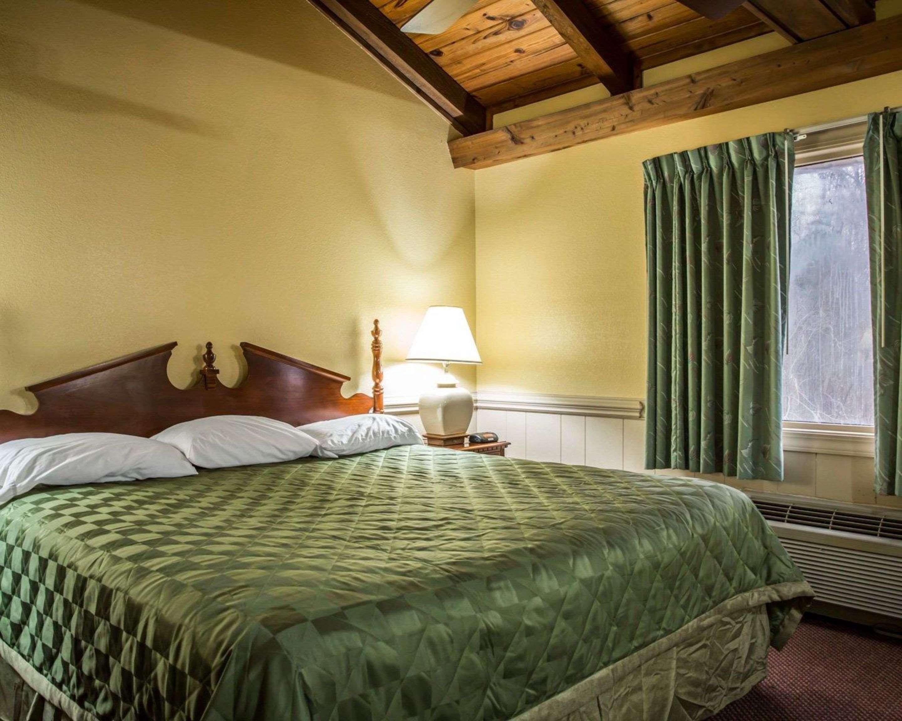 Hotel Rodeway & Hwy 64 2*