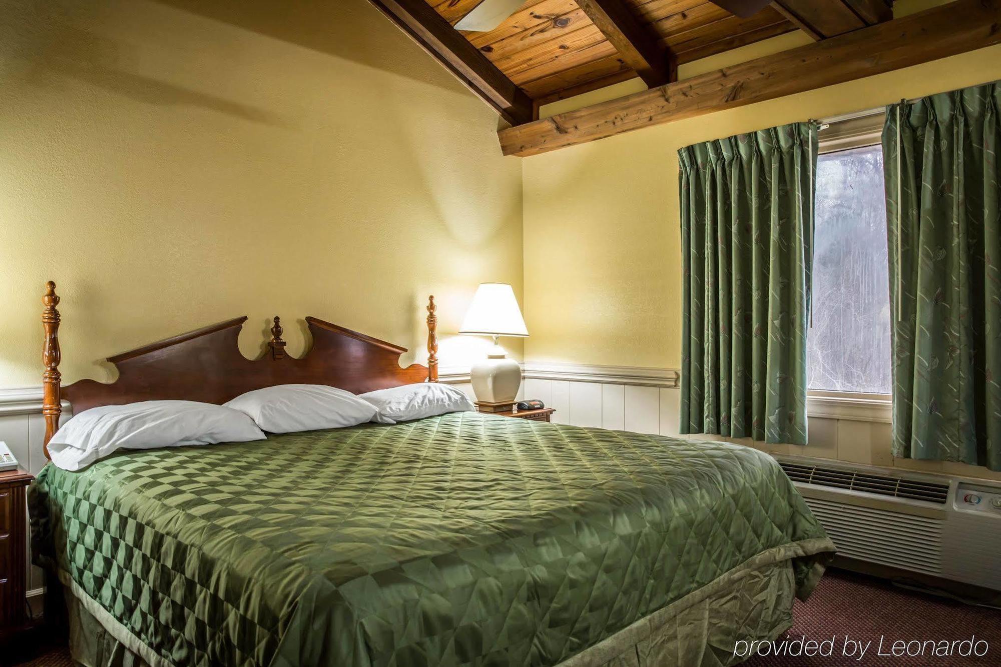 Rodeway & Hwy 64 Hotel Plymouth