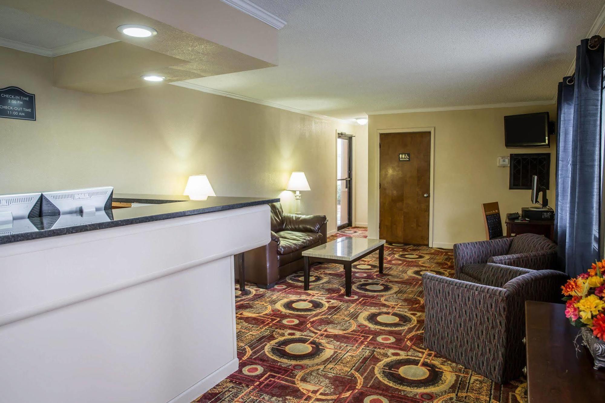 Hotel Rodeway & Hwy 64 2*